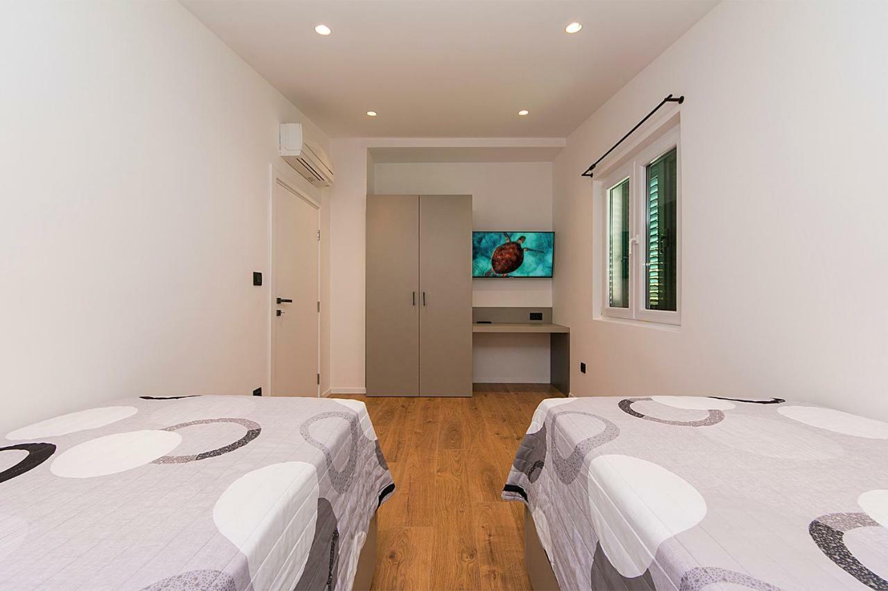 Apartments Juric Brela Exterior photo